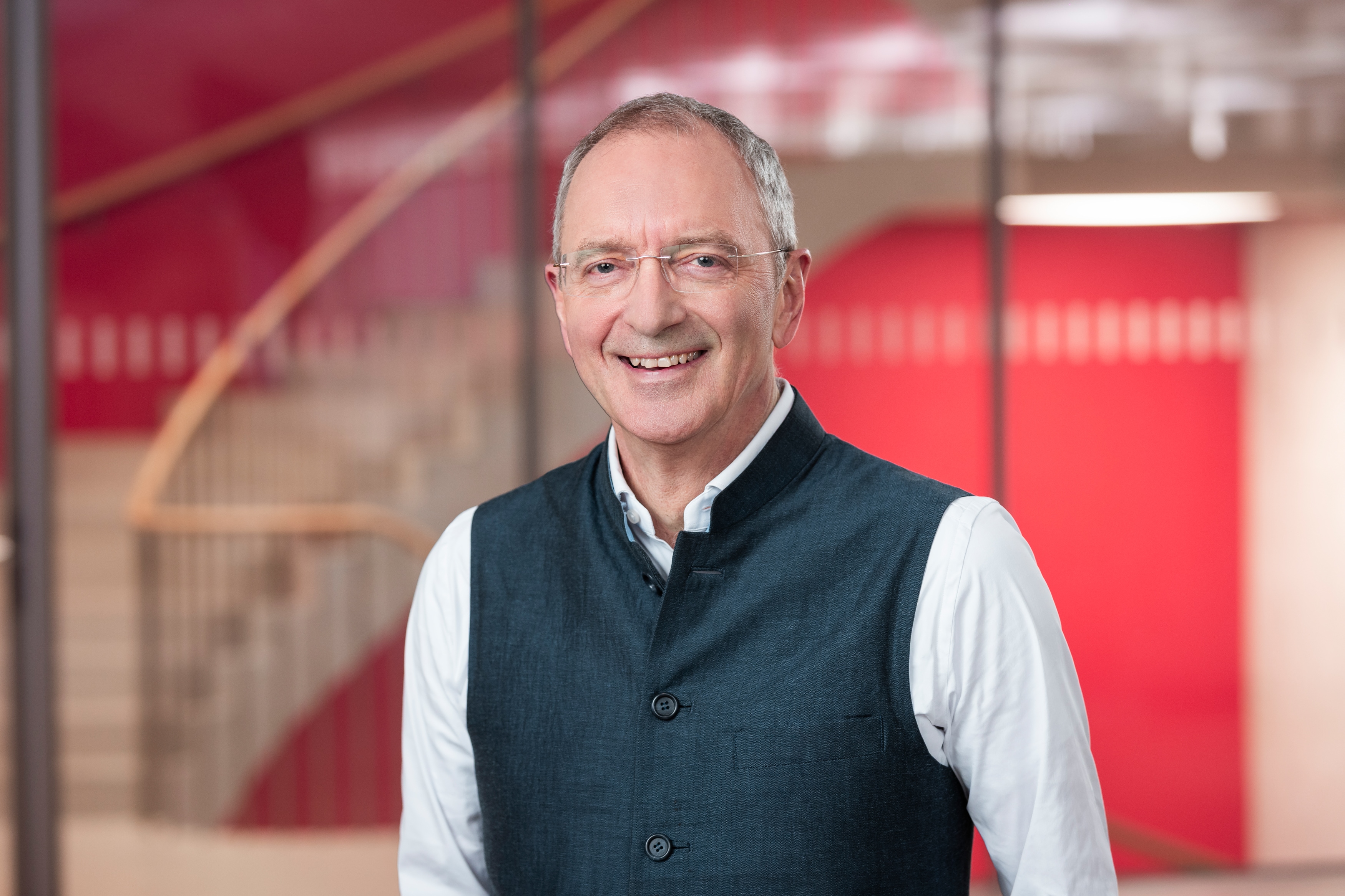Dr. Daniel Daeniker